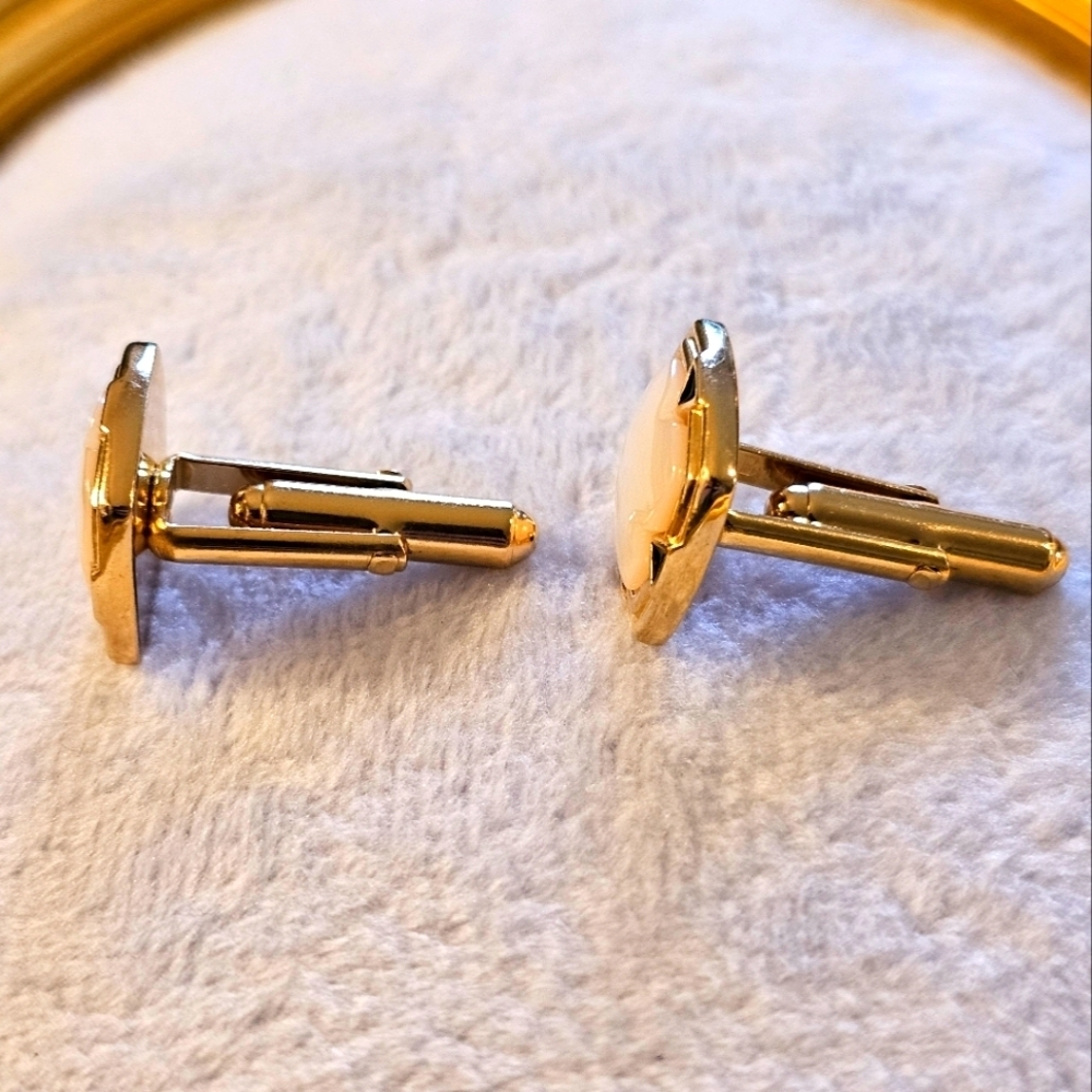 Vintage BURBERRYS Mother of Pearl Cufflinks wiith Box - Picture 2 of 7